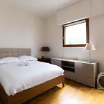 2-Person Apartment Near Beaugrenelle - III